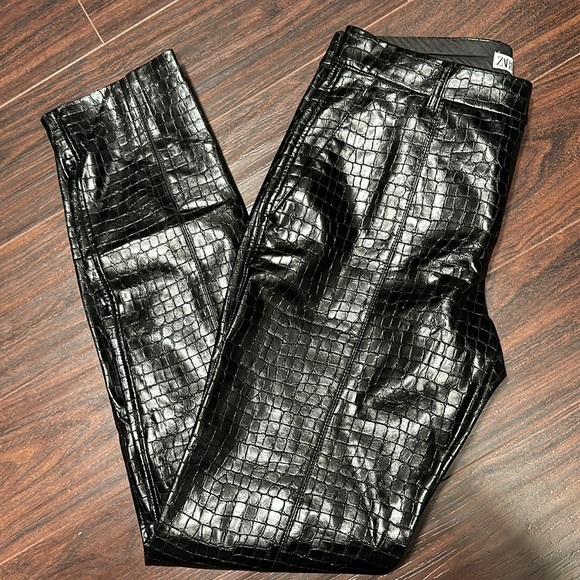 Zara Faux Leather pants NWOT - Picture 4 of 4